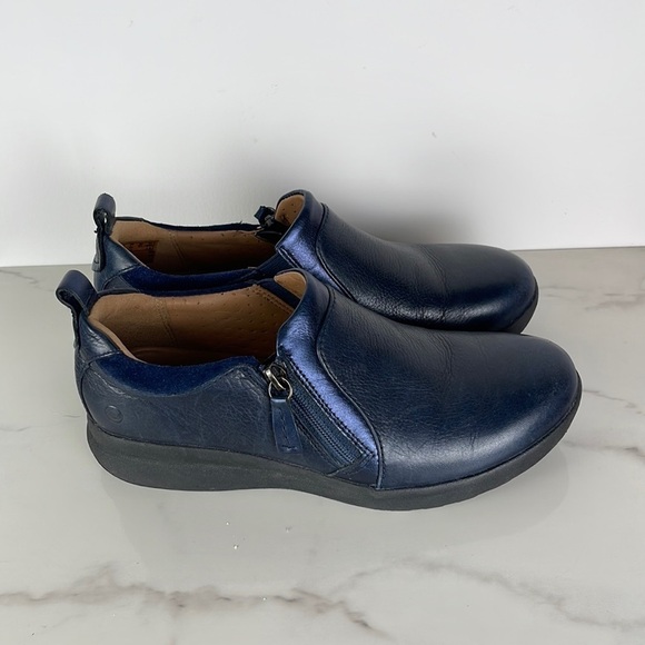 Unstructured Navy Clark’s Size 6.5 - Picture 1 of 4